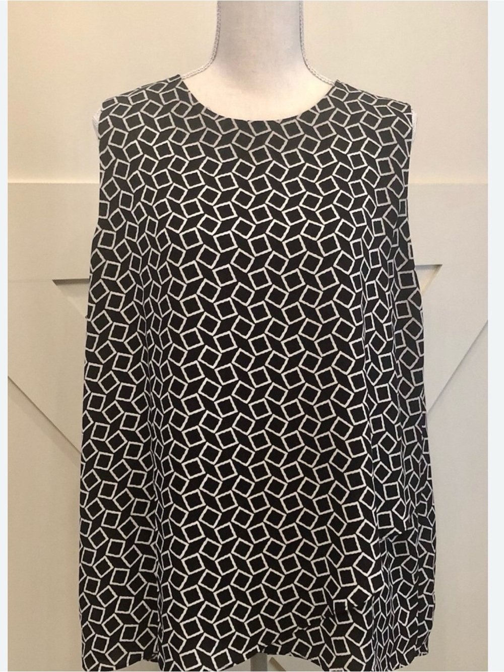 Chico’s Black & White Blouse Geometric Print Size 2 (large 12/14)